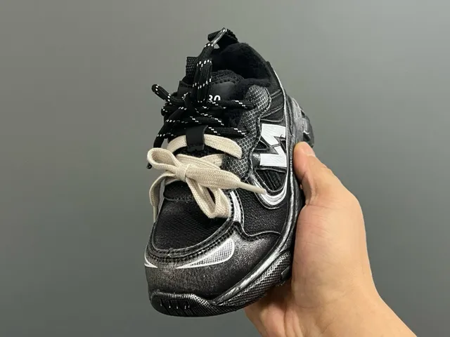 New Balance حذاء رياضي أسود رمادي كعب أسود رمادي طبقات علوية حذاء سميك 7