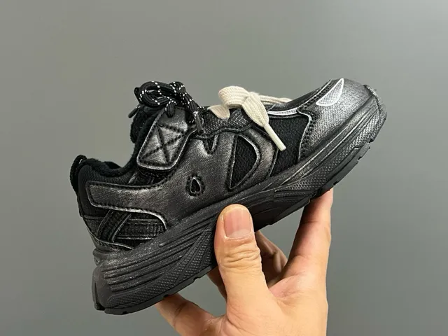 New Balance حذاء رياضي أسود رمادي كعب أسود رمادي طبقات علوية حذاء سميك 9