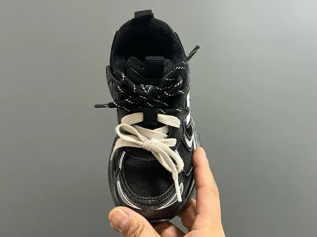 New Balance حذاء رياضي أسود رمادي كعب أسود رمادي طبقات علوية حذاء سميك 10