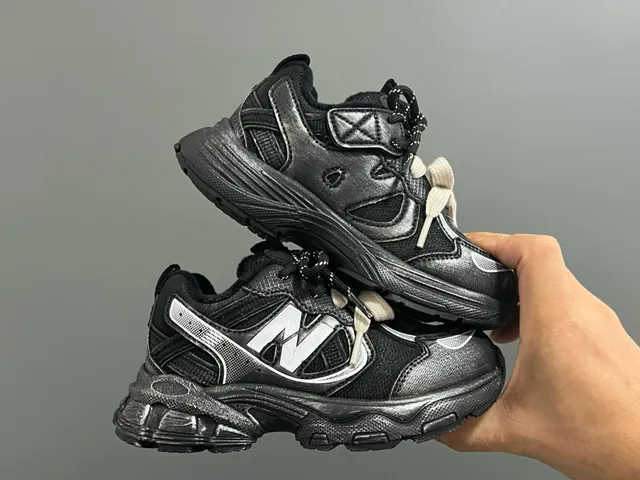 New Balance حذاء رياضي أسود رمادي كعب أسود رمادي طبقات علوية حذاء سميك 12