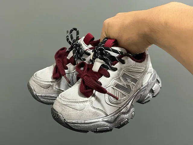 New Balance حذاء رياضي أسود رمادي كعب أسود رمادي طبقات علوية حذاء سميك 13