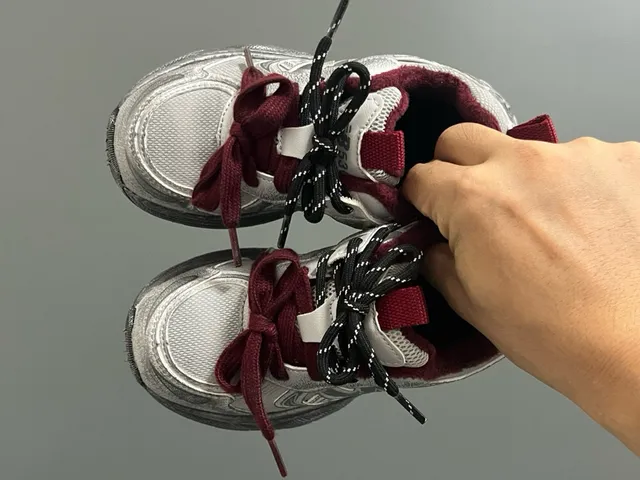 New Balance حذاء رياضي أسود رمادي كعب أسود رمادي طبقات علوية حذاء سميك 14