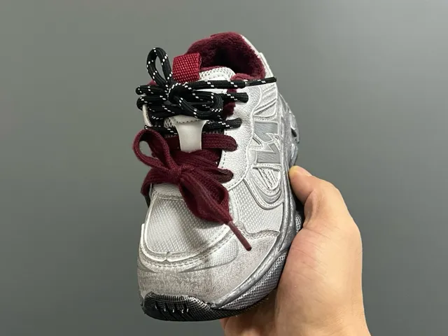 New Balance حذاء رياضي أسود رمادي كعب أسود رمادي طبقات علوية حذاء سميك 16