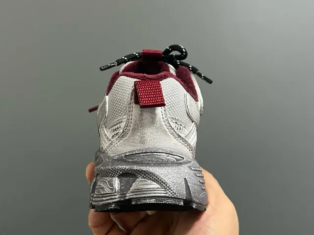 New Balance حذاء رياضي أسود رمادي كعب أسود رمادي طبقات علوية حذاء سميك 18