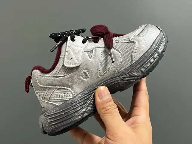 New Balance حذاء رياضي أسود رمادي كعب أسود رمادي طبقات علوية حذاء سميك 19