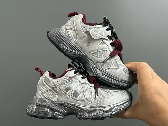 New Balance حذاء رياضي أسود رمادي كعب أسود رمادي طبقات علوية حذاء سميك 20