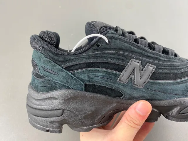 New Balance أسود حذاء مع قاعدة منحوتة جلد ناعم وشبكة الجزء العلوي حذاء رياضي سميك 3