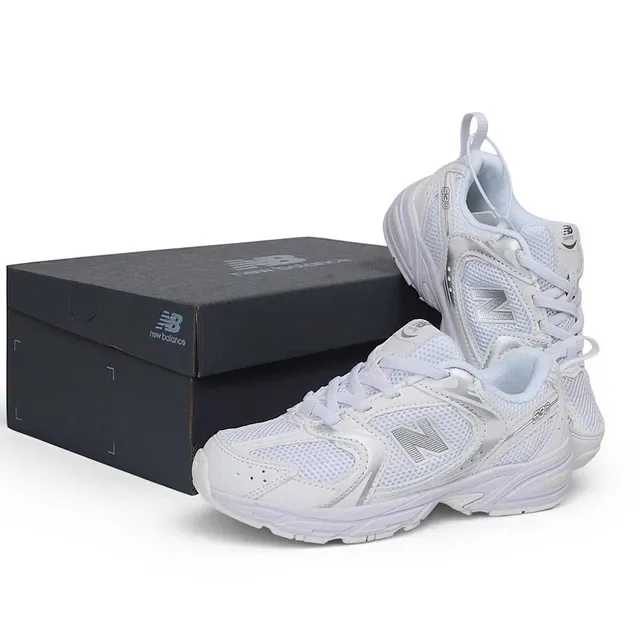 New Balance Chaussures lifestyle noires et blanches avec midsole chunky, empeigne hybride mesh-synthetique 11