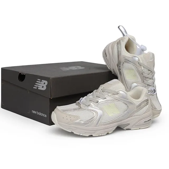 New Balance Chaussures lifestyle noires et blanches avec midsole chunky, empeigne hybride mesh-synthetique 17