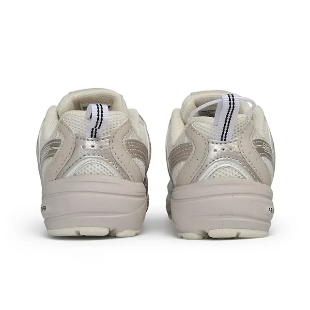 New Balance Chaussures lifestyle noires et blanches avec midsole chunky, empeigne hybride mesh-synthetique 20