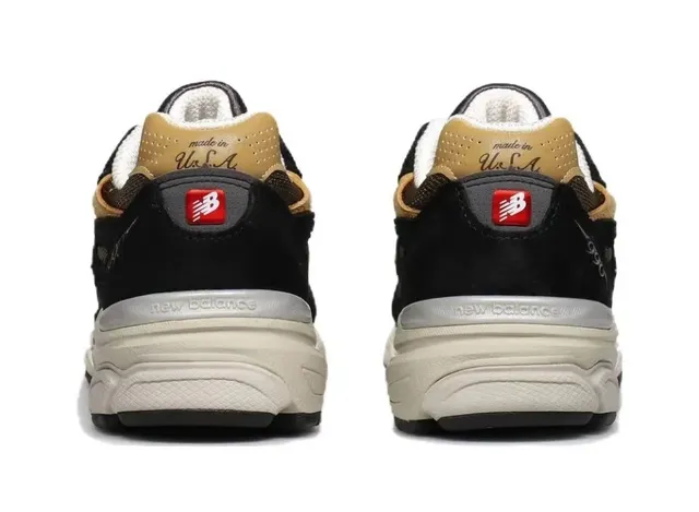 New Balance Sneakers Lifestyle avec upper mesh et daim noir et jaune, superpositions contrastantes de moutarde 4