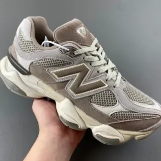 New Balance حذاء رياضي بني بيج وسطة وسط جلد أنموس وشبكة علوية كاجوال ثقيل