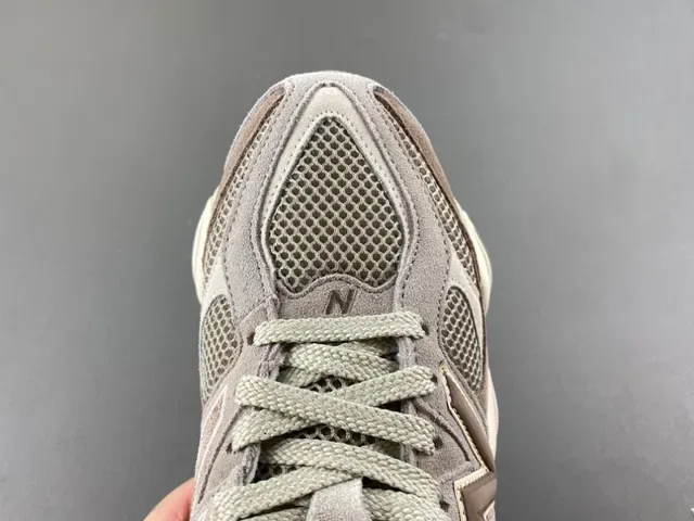 New Balance Chaussures Chunky Marron Beige Suede Mesh Mélangés Sola Médiane 5