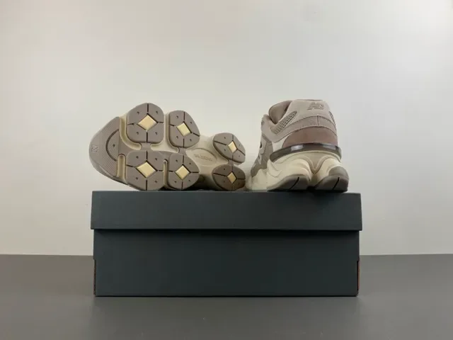 New Balance Chaussures Chunky Marron Beige Suede Mesh Mélangés Sola Médiane 16