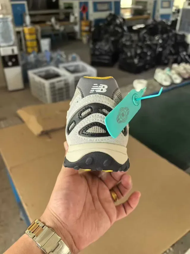 New Balance Gray Yellow Retro Running Silhouette Mesh And Synthetic Overlay Construction Lifestyle Sneakers 3