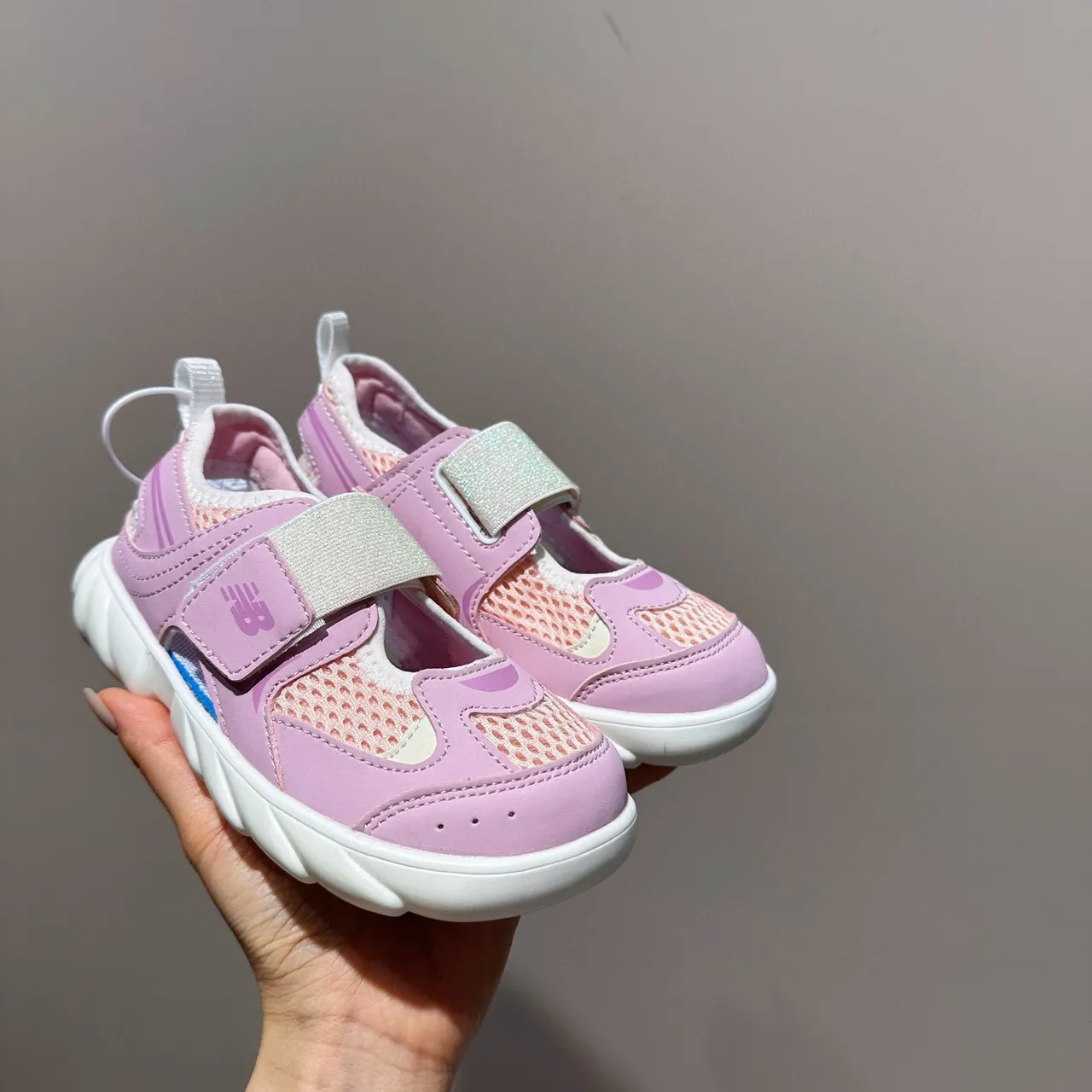 New Balance صندل كاجوال وردي بنفسجي منصة سميكة إغلاق بأحزمة مزدوجة 15