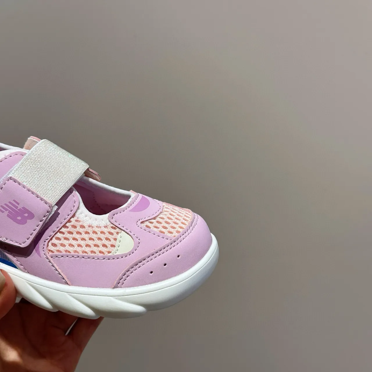 New Balance صندل كاجوال وردي بنفسجي منصة سميكة إغلاق بأحزمة مزدوجة 21