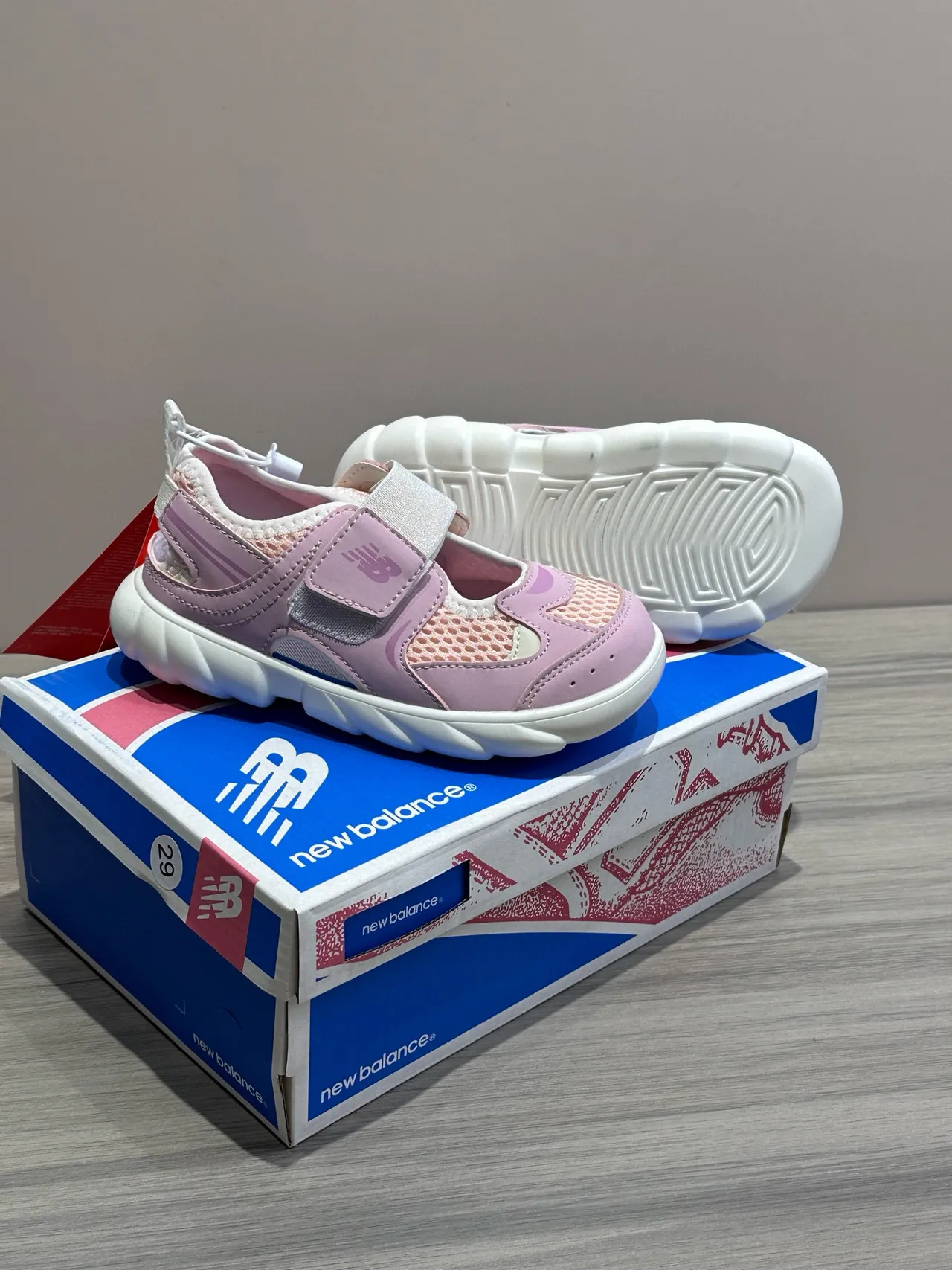 New Balance صندل كاجوال وردي بنفسجي منصة سميكة إغلاق بأحزمة مزدوجة 22