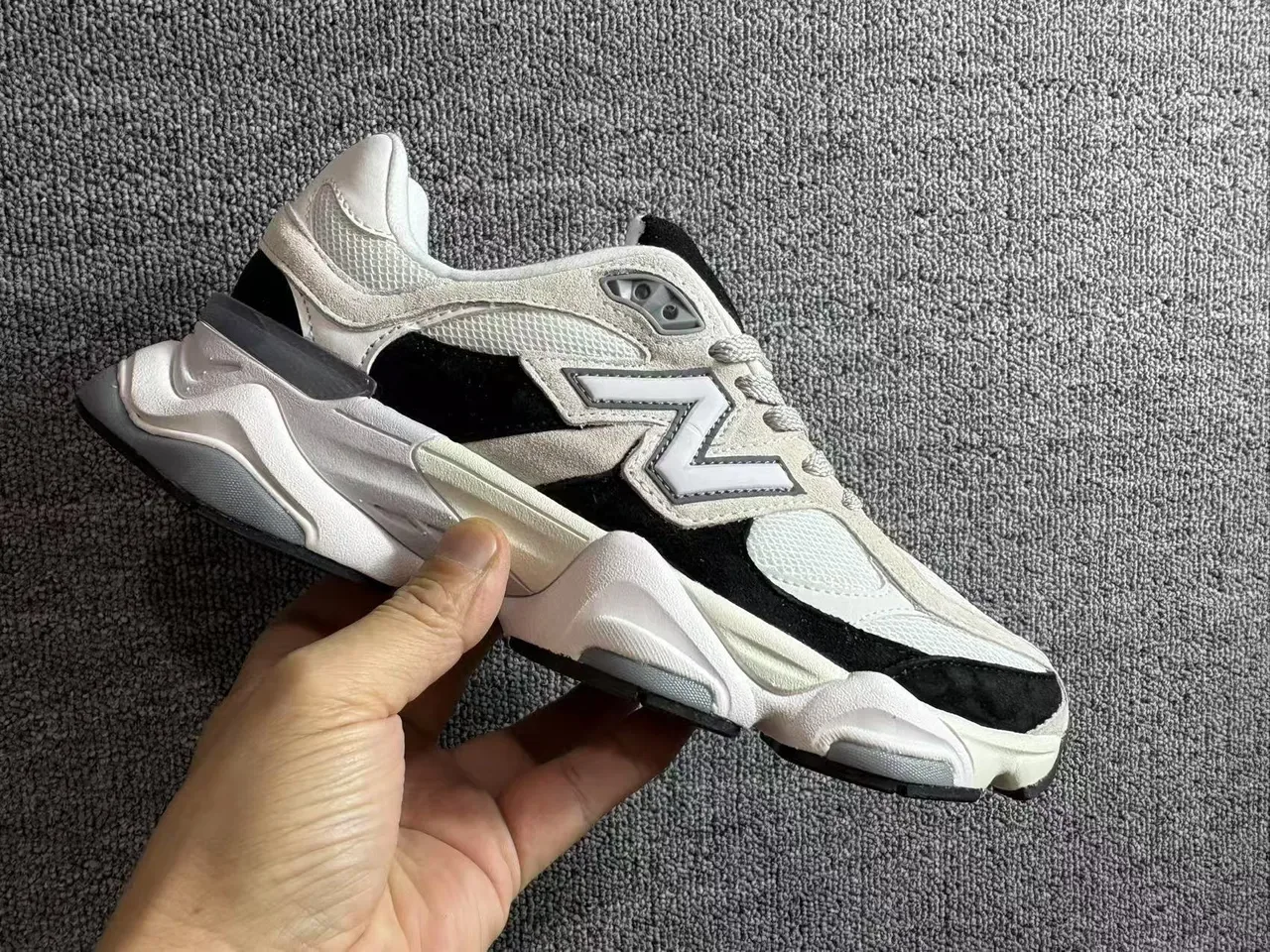 New Balance White Black Midsole Multi-Material Upper Chunky Sneakers 5