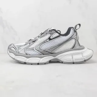 New Balance أحذية رياضية سميكة أبيض رمادي مع شبكة سداسية علوية مصنوعة من مواد اصطناعية في قفص