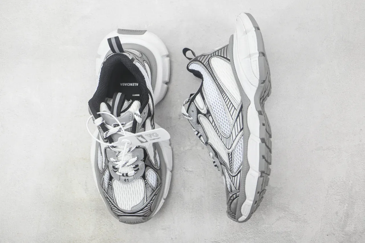 New Balance Tênis Chunky Branco Cinza com Upper de Malla Hexagonal Sintética em Cage Layered 3