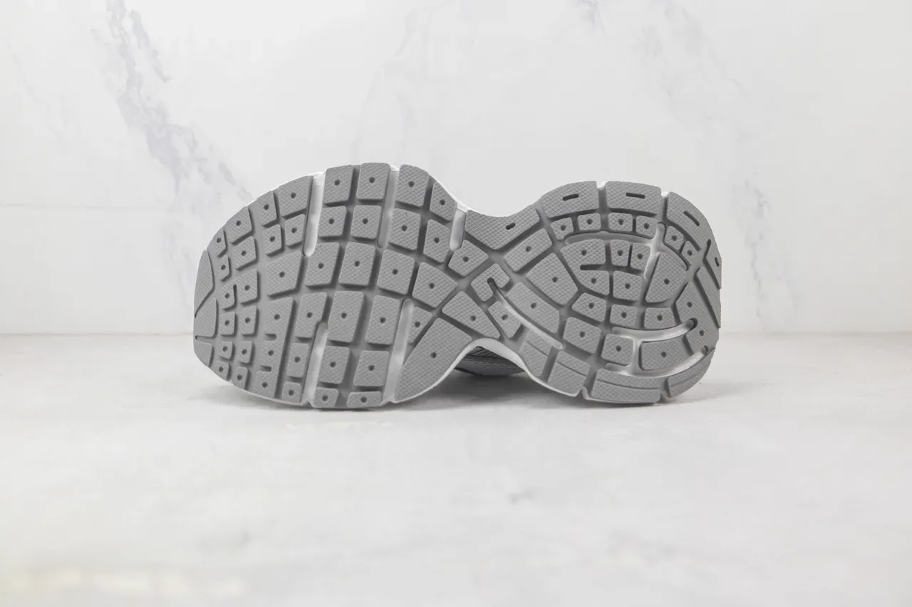 New Balance Tênis Chunky Branco Cinza com Upper de Malla Hexagonal Sintética em Cage Layered 8
