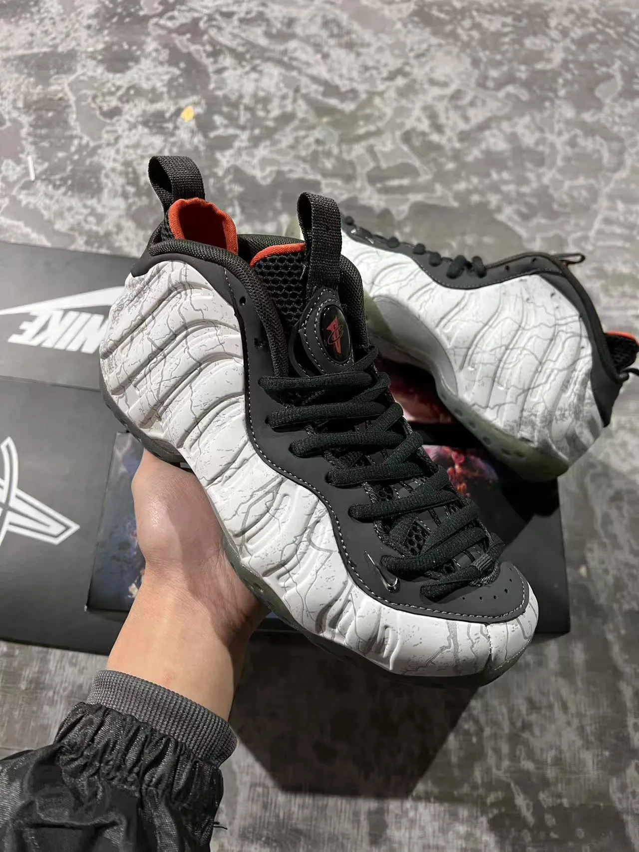 Nike Air Foamposite One Crackle White Black Lifestyle Sneakers 2