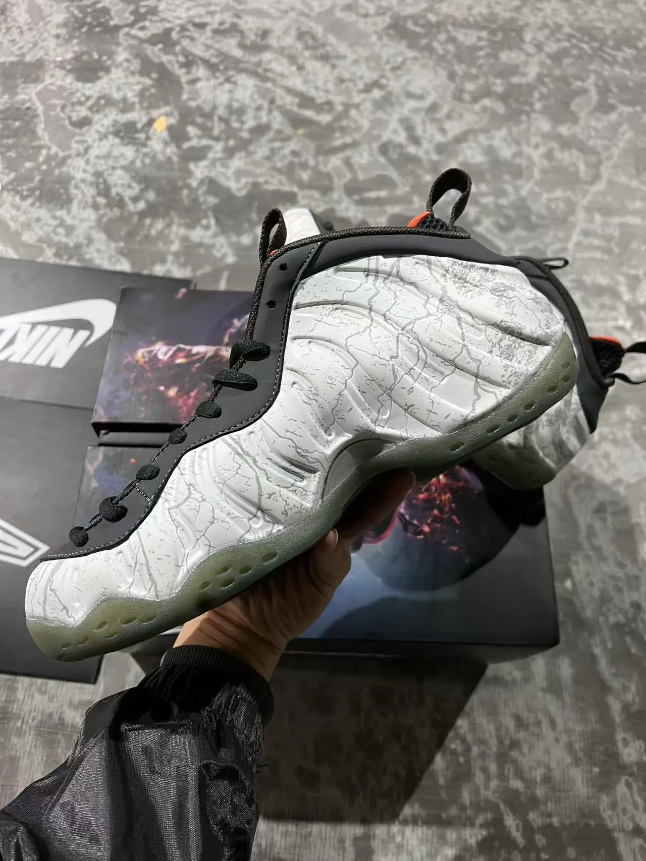 Nike Air Foamposite One Crackle White Black Lifestyle Sneakers 5