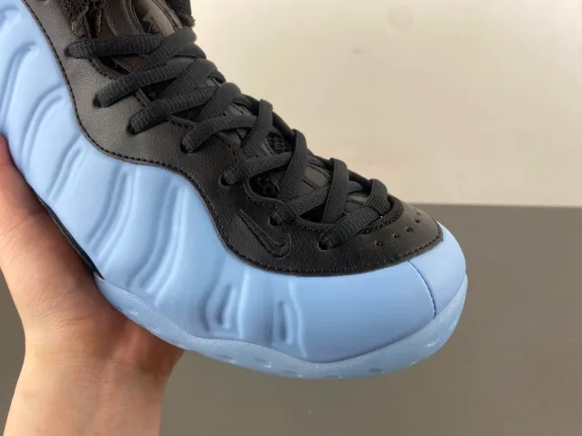 Nike Air Foamposite One Chaussures de basketball bleu clair et noir 2