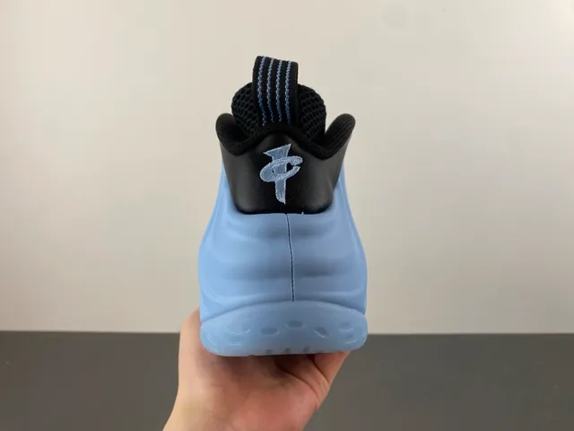 Nike Air Foamposite One Chaussures de basketball bleu clair et noir 4