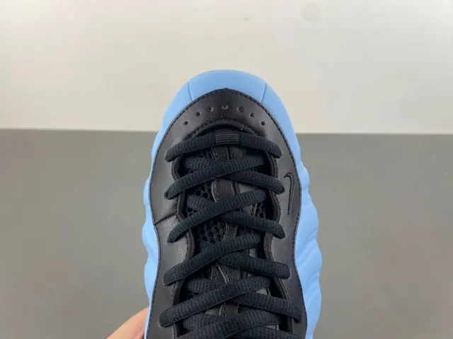 Nike Air Foamposite One Chaussures de basketball bleu clair et noir 5