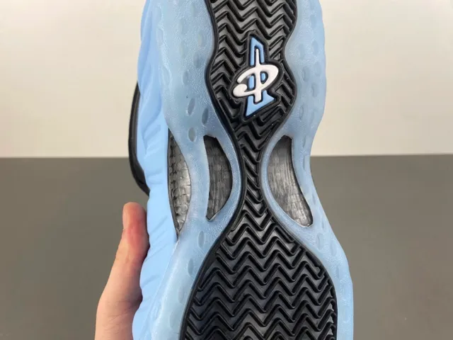 Nike Air Foamposite One Chaussures de basketball bleu clair et noir 9