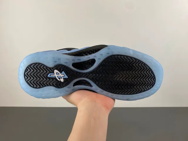 Nike Air Foamposite One Chaussures de basketball bleu clair et noir 10