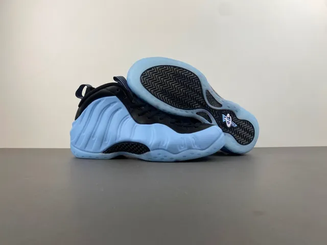 Nike Air Foamposite One Chaussures de basketball bleu clair et noir 13