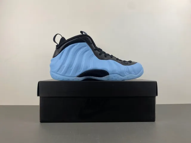 Nike Air Foamposite One Chaussures de basketball bleu clair et noir 16