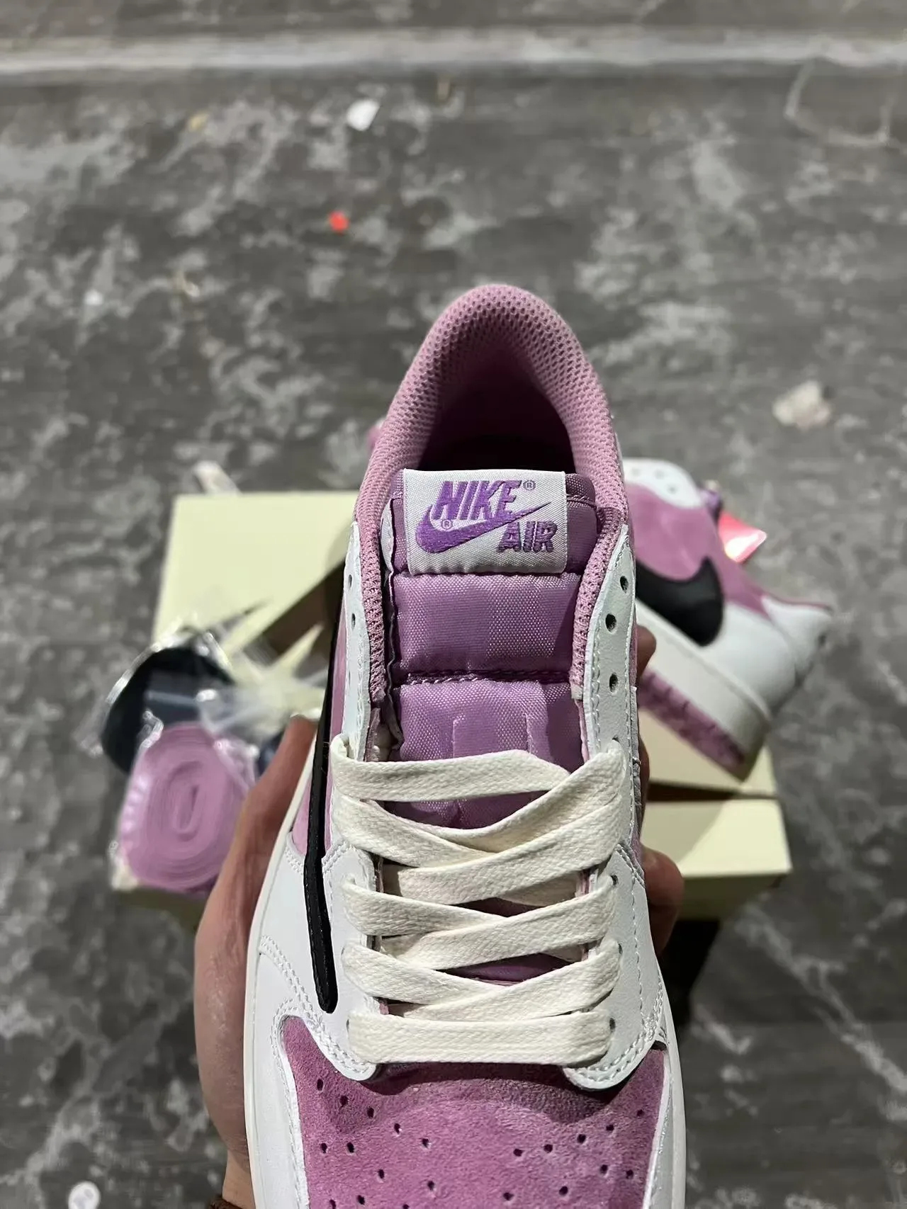 Nike Air Force 1 Low Chaussures Lifestyle Rose et Blanc 4
