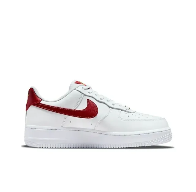 Nike Air Force 1 Blanc Rouge Or baskets lifestyle 2