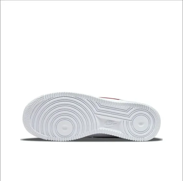Nike Air Force 1 Blanc Rouge Or baskets lifestyle 6