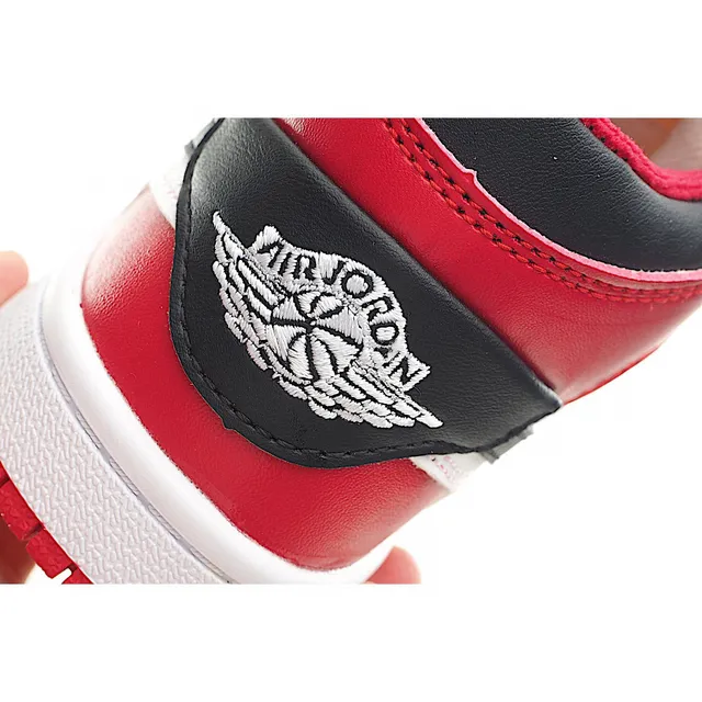 Nike Air Jordan 1 High Black and White Basketball Shoes 19