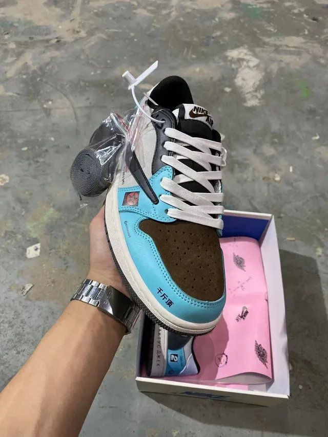 Nike Air Jordan 1 Low Cactus Jack x Travis Scott Cyan Gray Lifestyle Sneakers 2