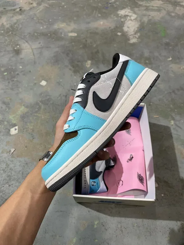 Nike Air Jordan 1 Low Cactus Jack x Travis Scott Cyan Gray Lifestyle Sneakers 4