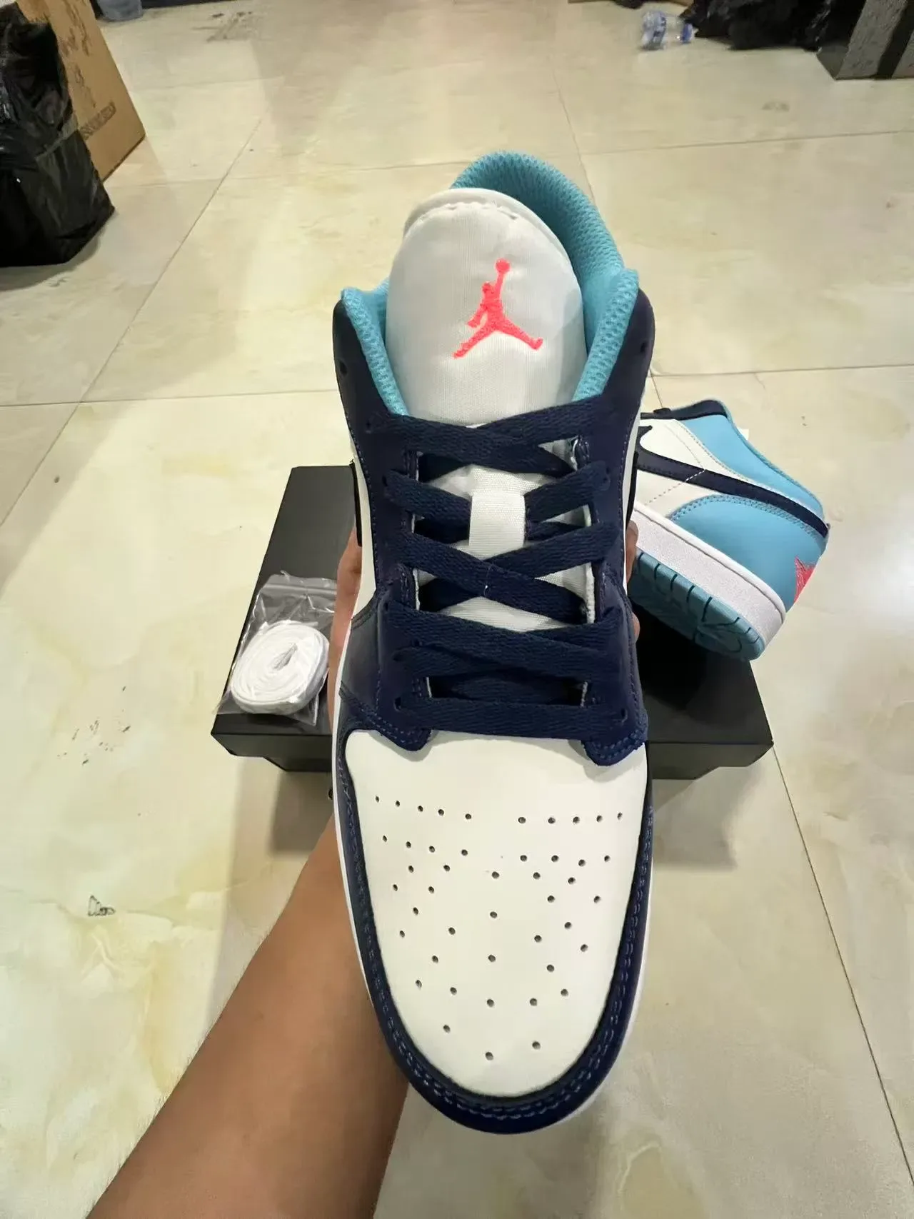 Nike Air Jordan 1 Low bleu clair marine blanc sneakers lifestyle 3