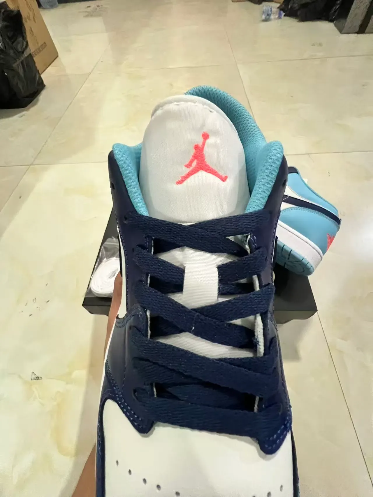 Nike Air Jordan 1 Low bleu clair marine blanc sneakers lifestyle 4