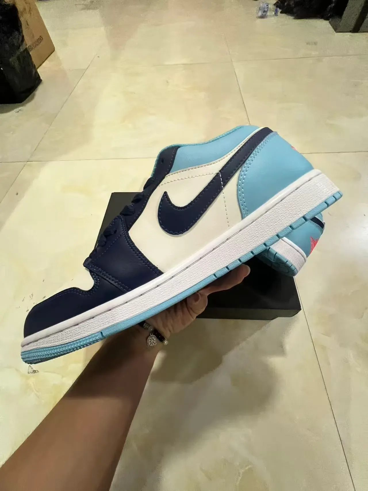 Nike Air Jordan 1 Low bleu clair marine blanc sneakers lifestyle 5