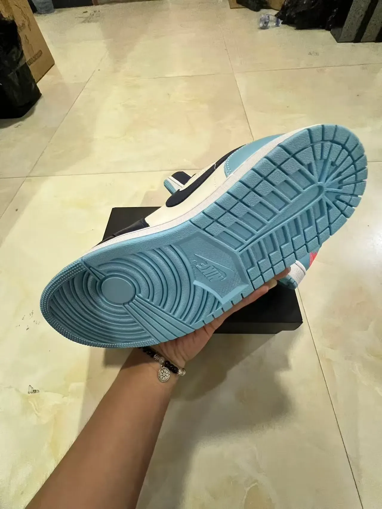 Nike Air Jordan 1 Low bleu clair marine blanc sneakers lifestyle 6