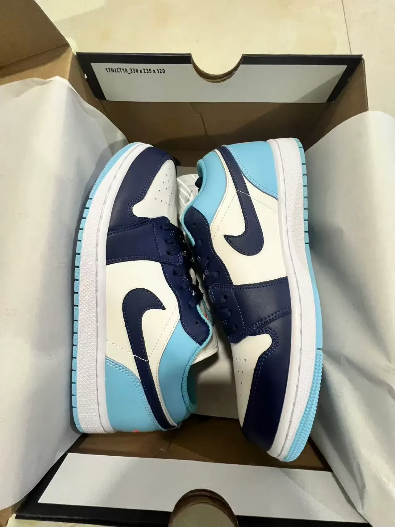 Nike Air Jordan 1 Low bleu clair marine blanc sneakers lifestyle 9