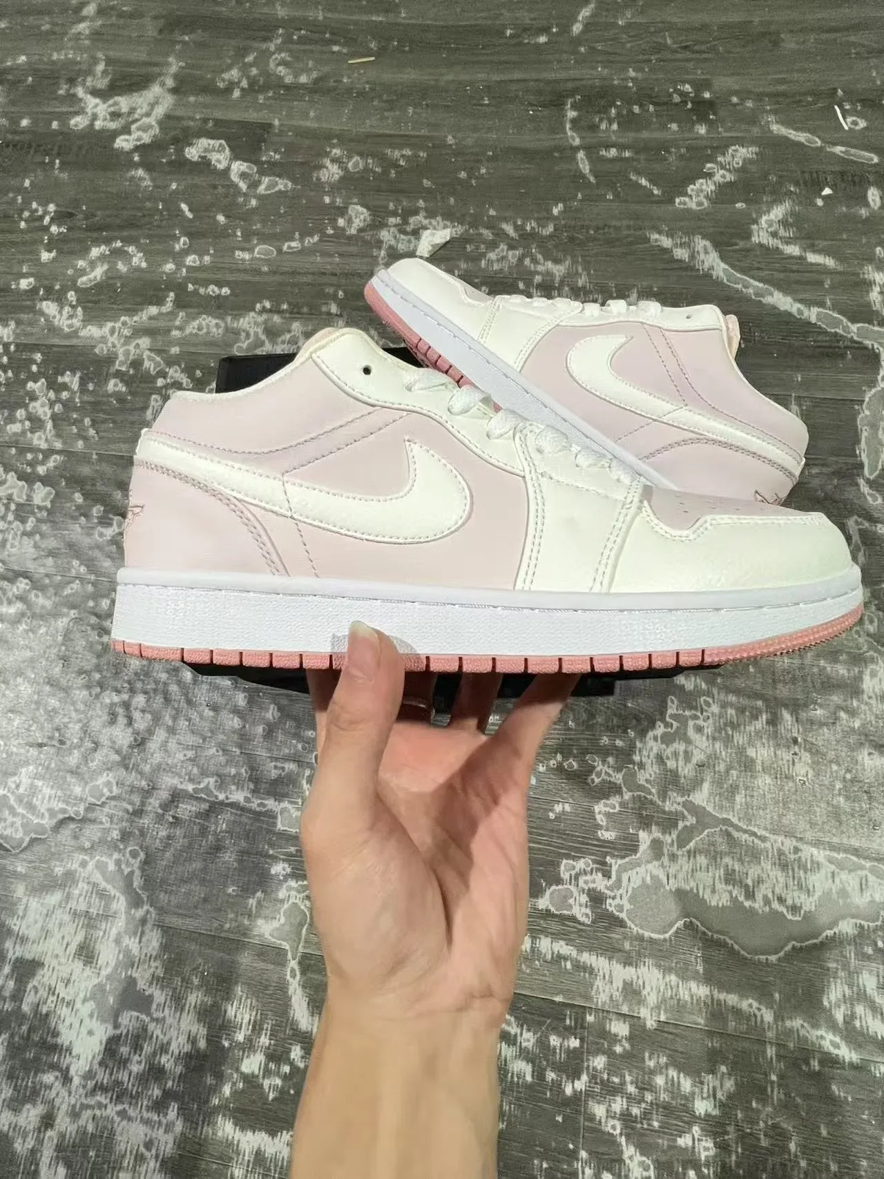 Nike Air Jordan 1 Low Chaussures lifestyle rose et blanc 7