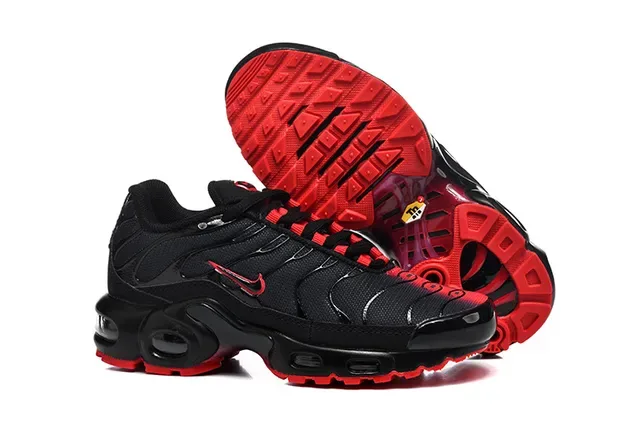 Nike Air Max Plus Light Blue and Black Lifestyle Sneakers 5