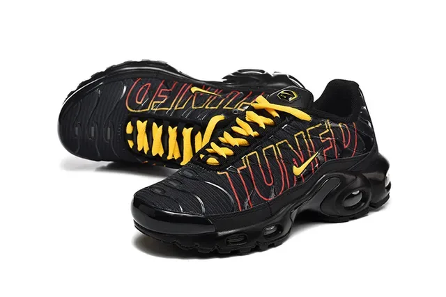 Nike Air Max Plus Light Blue and Black Lifestyle Sneakers 22