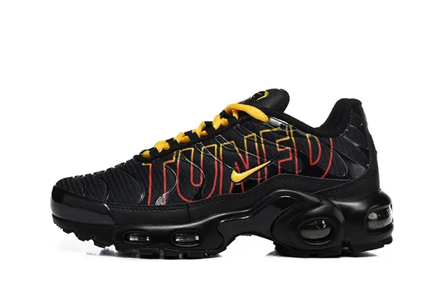Nike Air Max Plus Light Blue and Black Lifestyle Sneakers 24